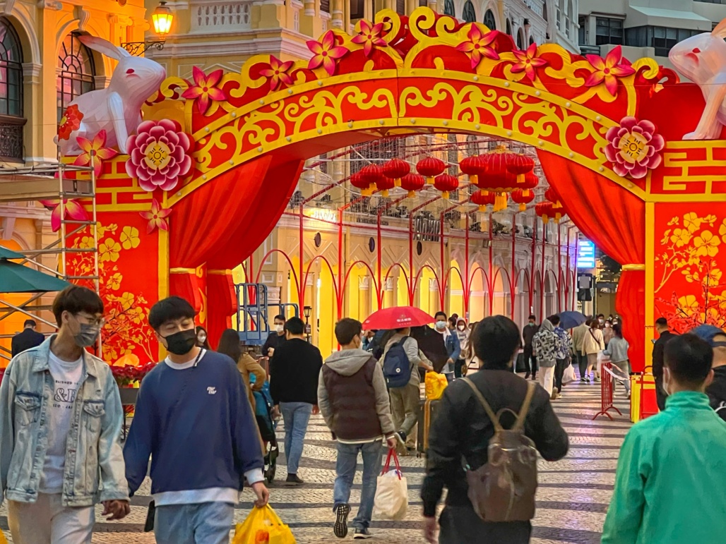 offers hotel discounts with gov't to woo tourists from