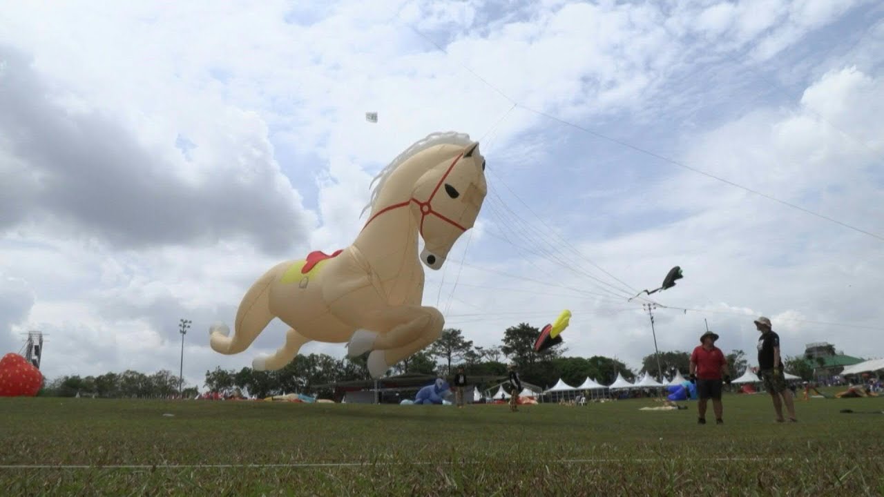 Mbtv：马匹和说唱歌手装饰马来西亚风筝节的天空 | 澳门业务