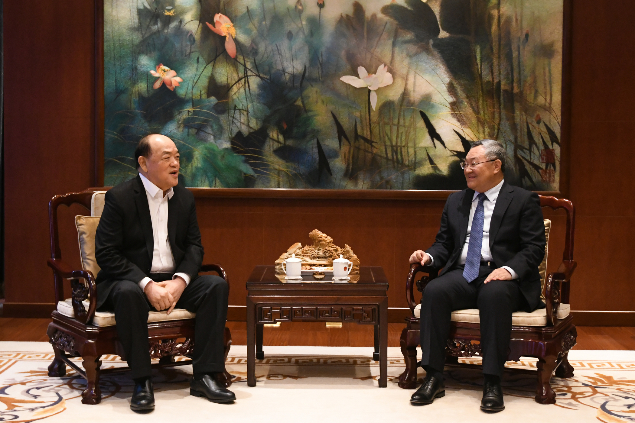 CE Meets Chinese envoys in Brussels | Macau Business - Vimarsana News