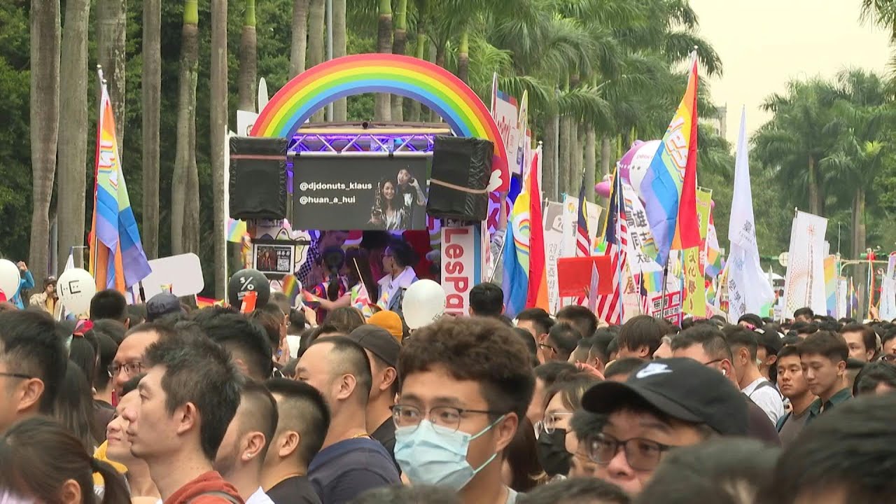 MBtv: Tens of thousands take to Taipei's streets for Taiwan Pride
