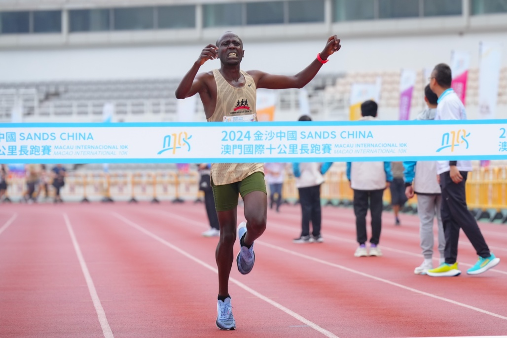 Los atletas kenianos dominan la carrera internacional de 10 km