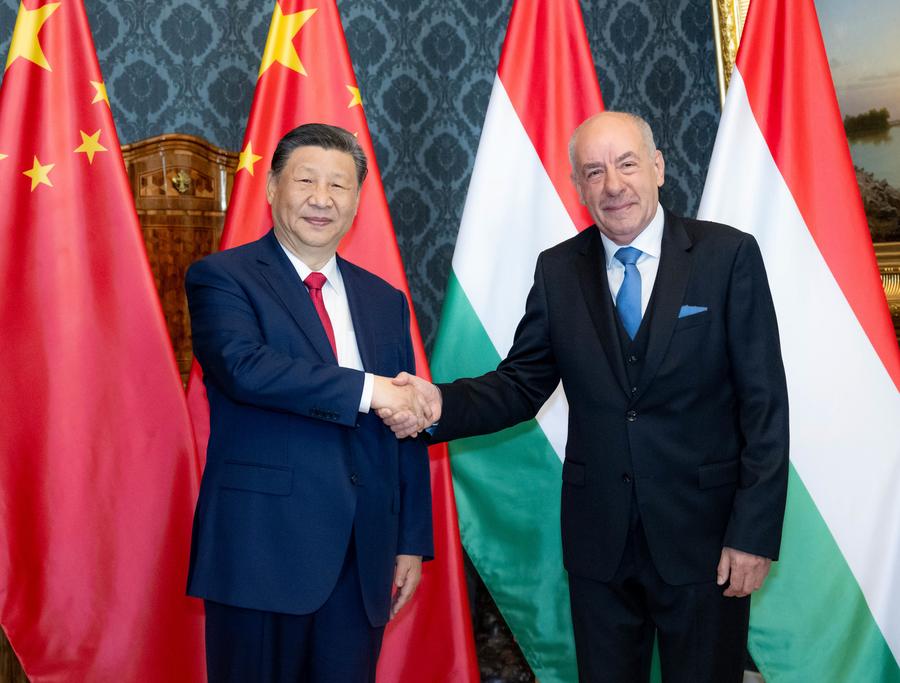 Xi azt mondja, hogy hajlandó közösen magasabb szintre javítani a Kína-Magyarország kapcsolatokat