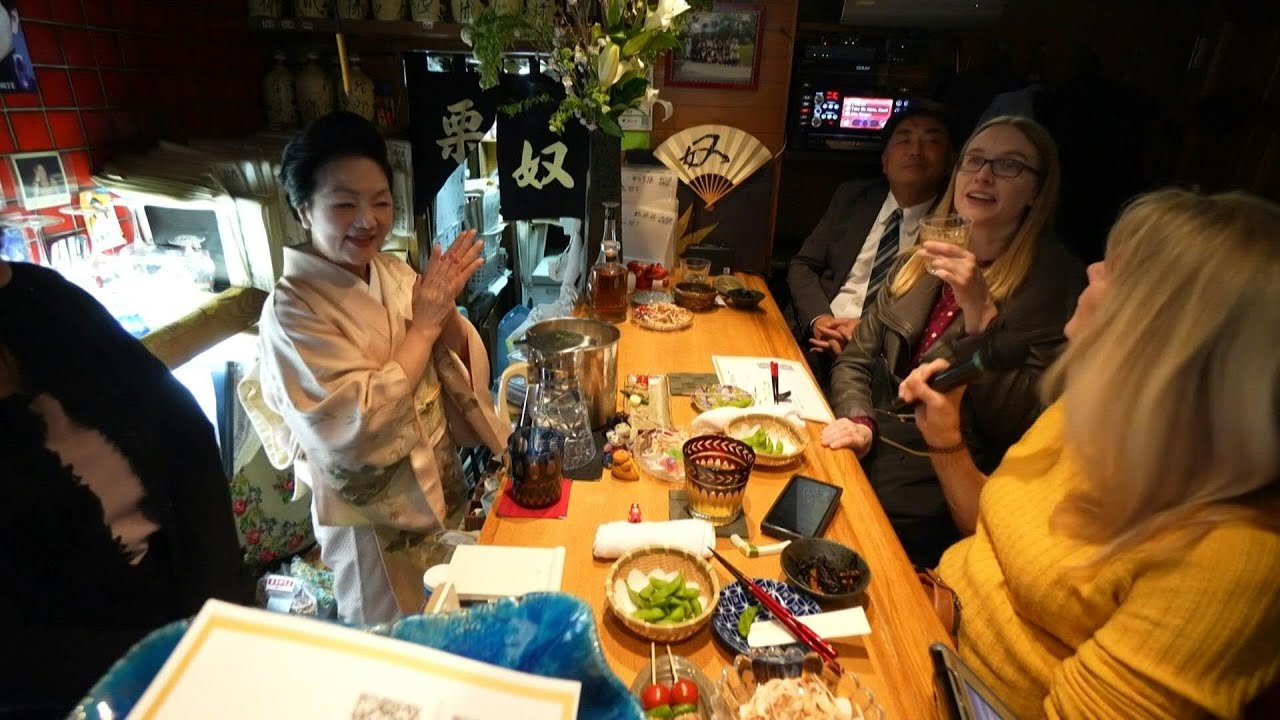 MBtv Tourists get taste of old Japan at hidden 'snack bars' Macau