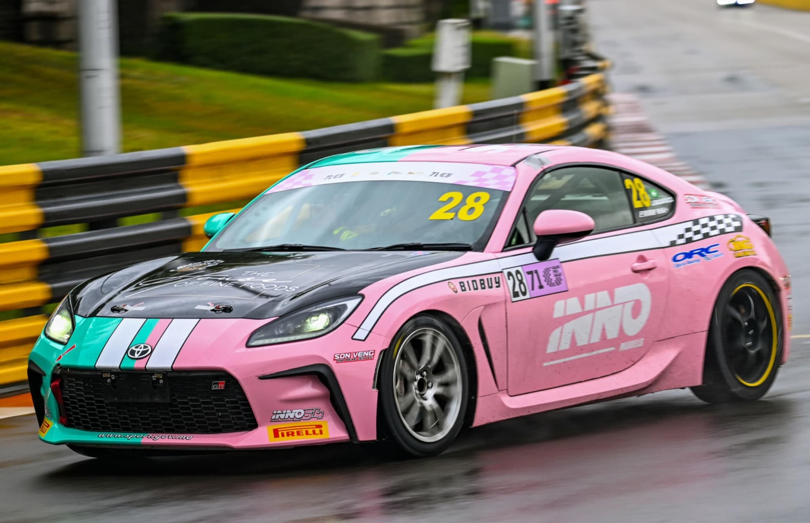 Badaraco conquers Macau Roadsport Challenge pole-position