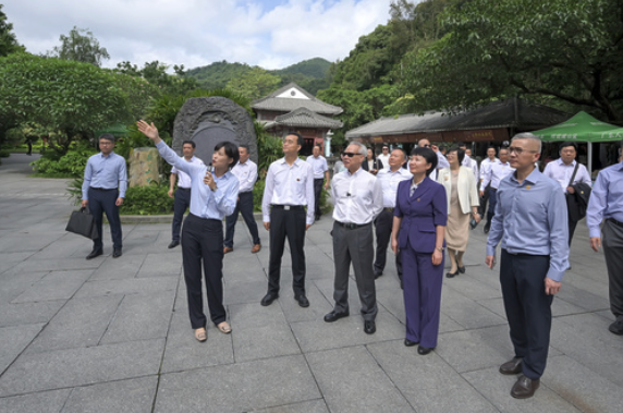 Sam Hou Fai, visits Dinghushan Natural Reserve in Zhaoqing, Guangdong Province