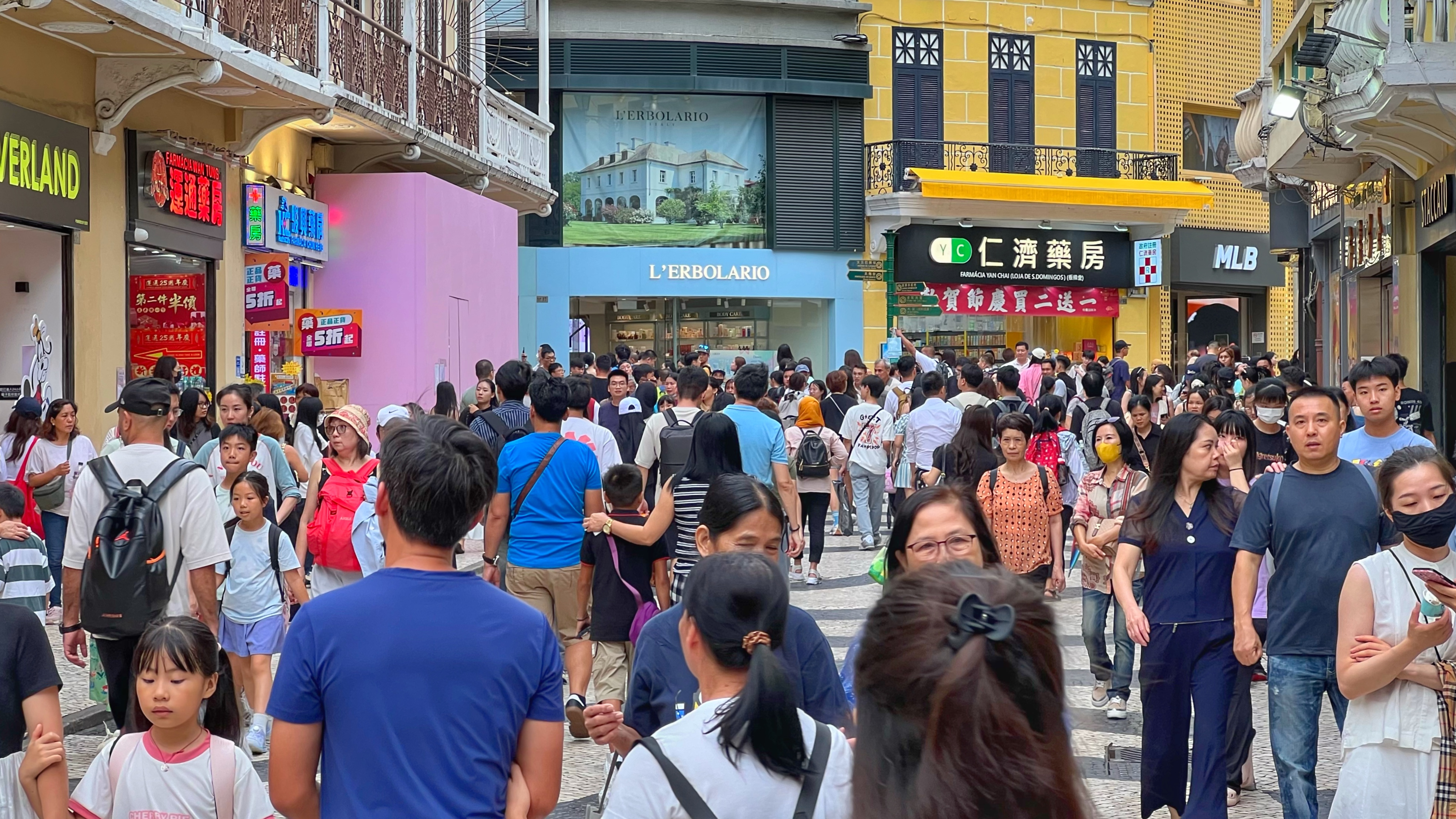 Voucher scheme drives MOP1.6 bln in spending, DSEDT says