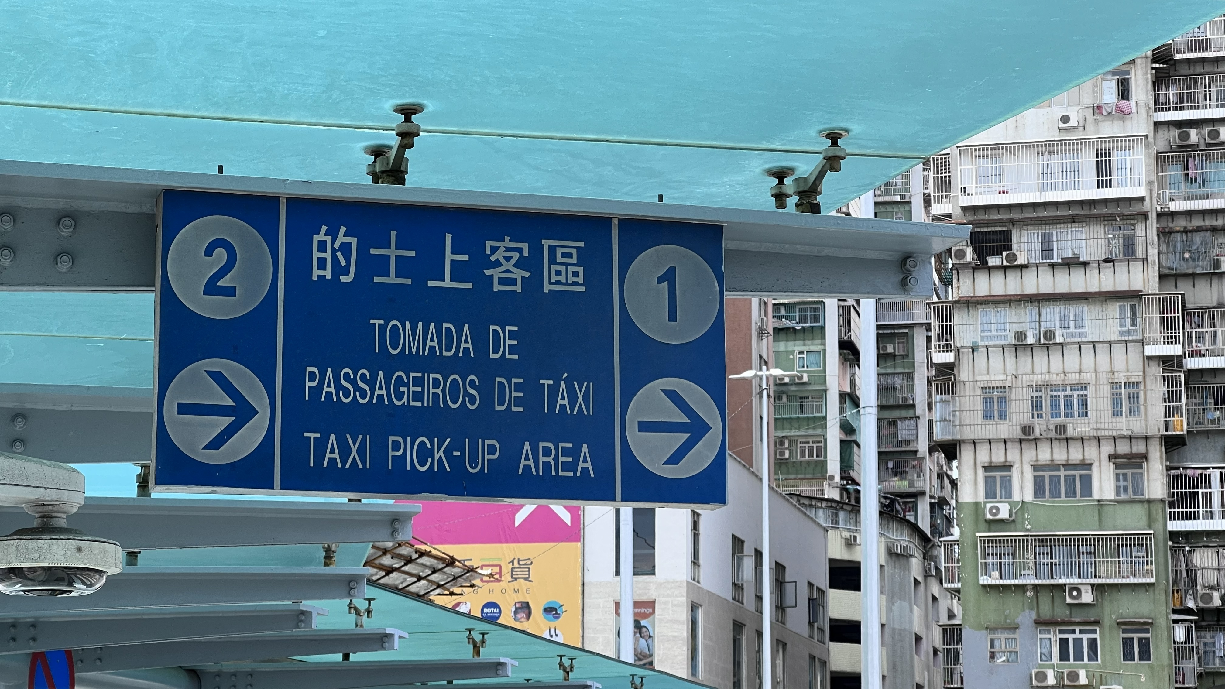 Taxi sector faces daily mileage slump, insider says